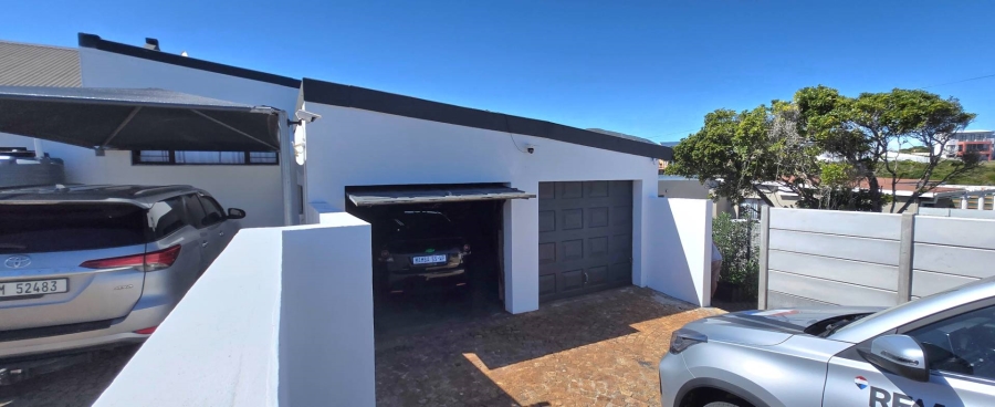 4 Bedroom Property for Sale in Kleinbaai Western Cape
